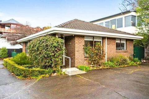 Sandy Bay Cozy Cottage Close To CBD - Sunshine Coast Guide 2