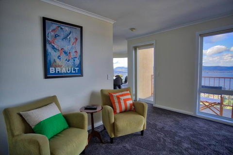 Sandy Bay Townhouse - Sunshine Coast Guide 1