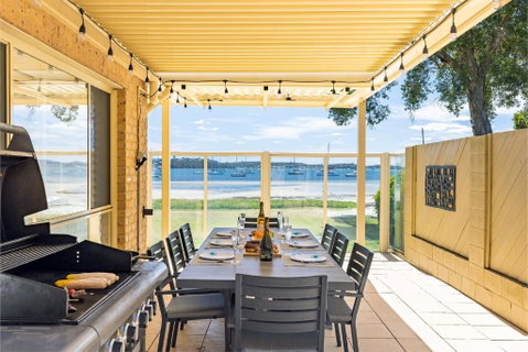 Sandy Beach House Corlette Unit 1 Waterfront WI-FI Aircon - Sunshine Coast Guide 3