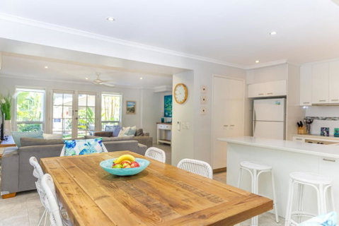 Sandy Beach Resort - Sunshine Coast Guide 1