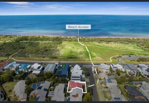 Sandy Bliss Walk To The Beach - Sunshine Coast Guide 1