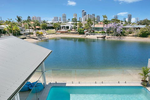 Sandy Cove - Sunshine Coast Guide 2