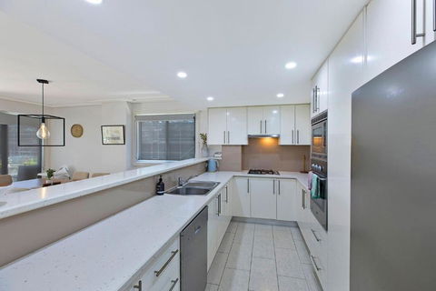 Sandy Cove Apartment The Entrance 8 - Sunshine Coast Guide 3