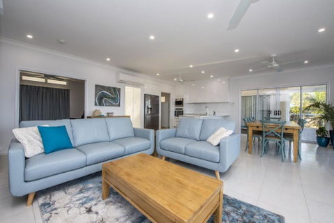 Sandy Decks - Sunshine Coast Guide 3