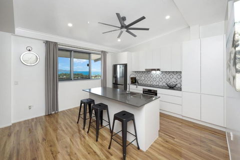 SEA-Renity On Castle Hill - Sunshine Coast Guide 3