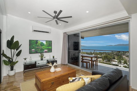 SEA-Renity On Castle Hill - Sunshine Coast Guide 1