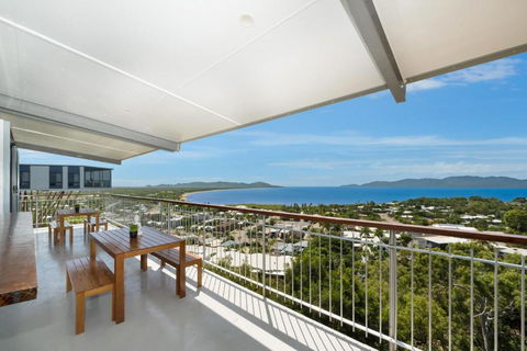 SEA-Renity On Castle Hill - Sunshine Coast Guide 0