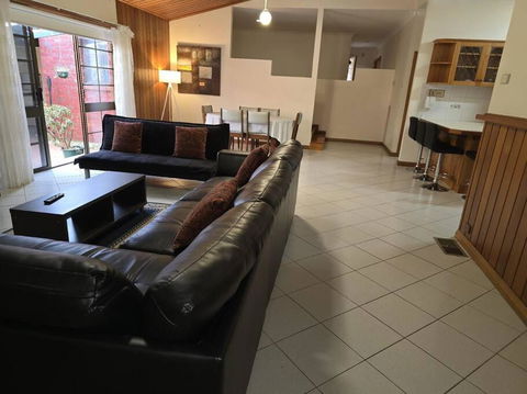 Serene Escape In Altona Meadows - Sunshine Coast Guide 1