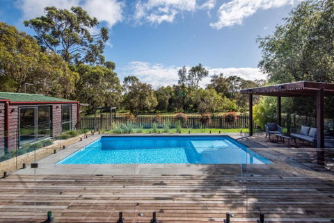 Somers Pool Park And Beach Retreat - Sunshine Coast Guide 2