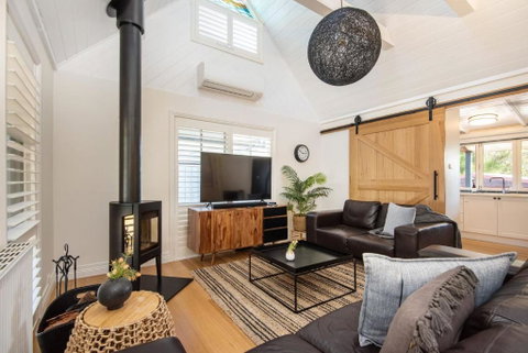 Somers Pool Park And Beach Retreat - Sunshine Coast Guide 1