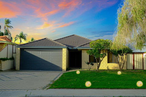 Spacious 5Bedroom 6beds House Near Airport - Sunshine Coast Guide 0