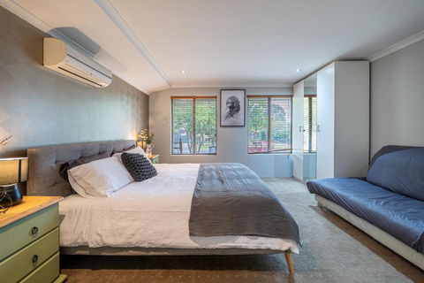 Spacious 5Bedroom 6beds House Near Airport - Sunshine Coast Guide 3