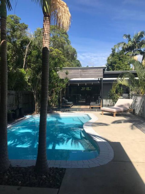 Sunset Views, Gorgeous Large Family Home, Superb Location - Sunshine Coast Guide 2