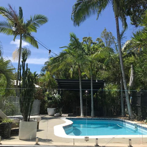 Sunset Views, Gorgeous Large Family Home, Superb Location - Sunshine Coast Guide 0
