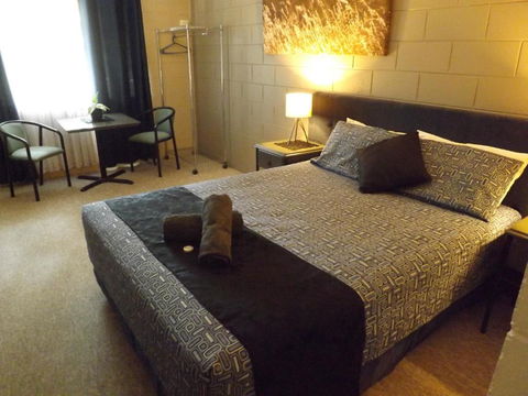 Sunbird Motel - Sunshine Coast Guide 3