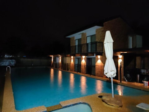 T&V Suites - Sunshine Coast Guide 2