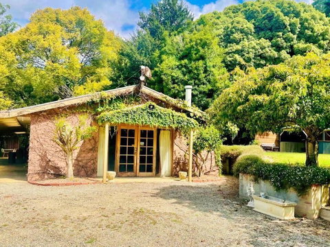 The Cherry Blossom Suite - Sunshine Coast Guide 0