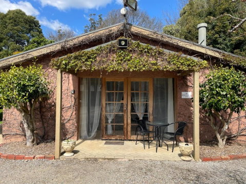 The Cherry Blossom Suite - Sunshine Coast Guide 1