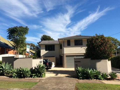 Beachport Bed & Breakfast - Sunshine Coast Guide 0