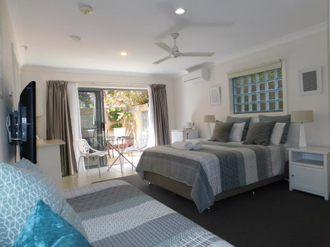 Beachport Bed & Breakfast - Sunshine Coast Guide 3