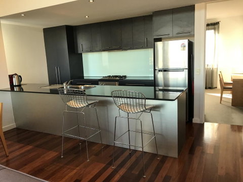 Beachside Apartments Bonbeach - Sunshine Coast Guide 2