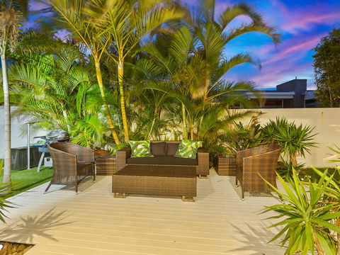 Beachside Holiday Escape - Sunshine Coast Guide 1