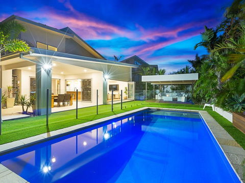 Beachside Holiday Escape - Sunshine Coast Guide 0
