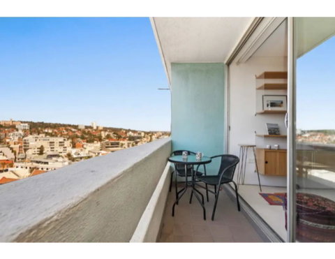 Beachside Paradise - Ocean Views, Central Position - Sunshine Coast Guide 3