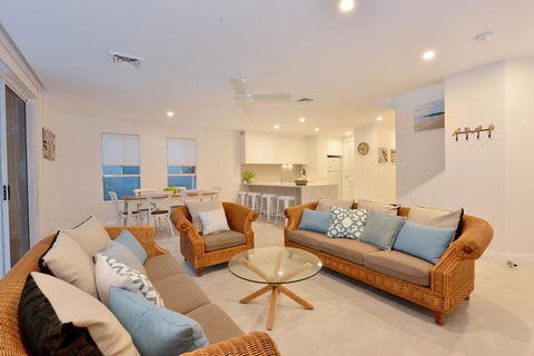Beachview Villa 7 Plantation House - Sunshine Coast Guide 2