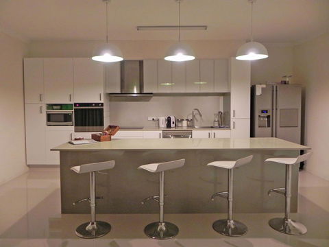 Beautifully Appointed Large Family Home - Sunshine Coast Guide 0