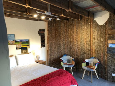 Bed In A Shed Too - Sunshine Coast Guide 1