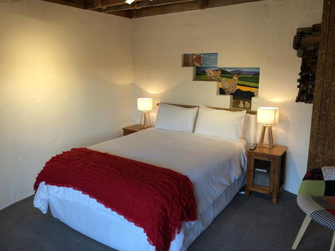Bed In A Shed Too - Sunshine Coast Guide 2