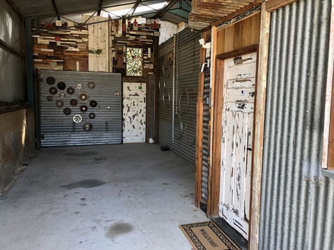 Bed In A Shed Vineyard Stay - Sunshine Coast Guide 3