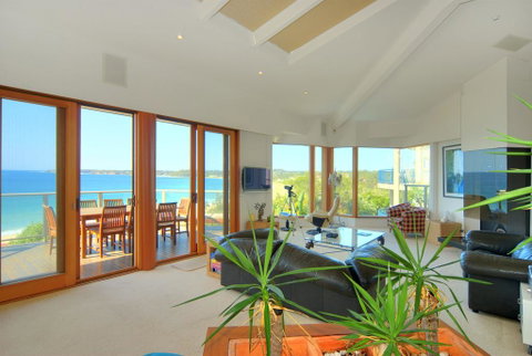 BEDARRA, MOLLYMOOK BEACH - Sunshine Coast Guide 0