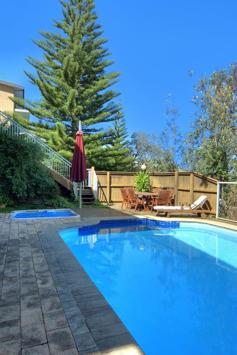 BEDARRA, MOLLYMOOK BEACH - Sunshine Coast Guide 3