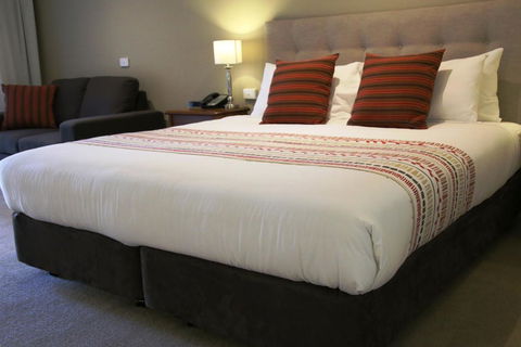 Bell Tower Inn - Sunshine Coast Guide 0