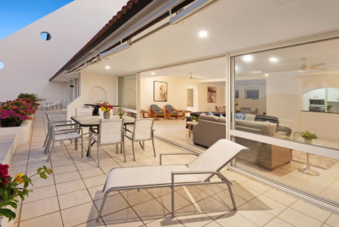 Bella Azure Two Bedroom Two Bathroom Spacious Ocean-view Apartment With Golf Buggy - Sunshine Coast Guide 2