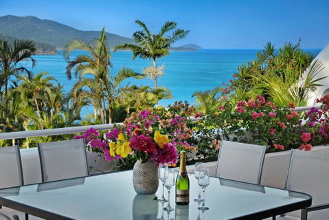 Bella Azure Two Bedroom Two Bathroom Spacious Ocean-view Apartment With Golf Buggy - Sunshine Coast Guide 0