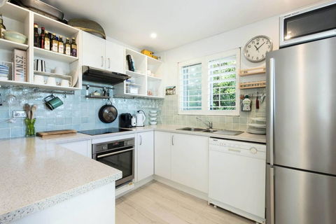Best Beachside Location In Clovelly With Parking! - Sunshine Coast Guide 3
