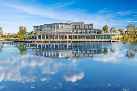 Best Western Plus North Lakes Hotel - Sunshine Coast Guide 0