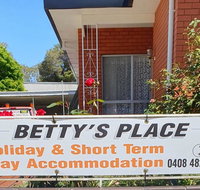 Betty's Place - Sunshine Coast Guide