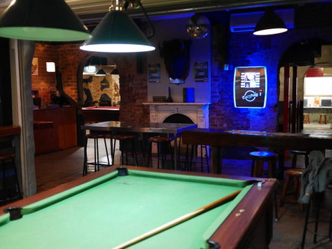 Bev And Mick's International Backpackers At Mcmahon's - Sunshine Coast Guide 2