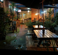 Bev and Mick's International Backpackers at Mcmahon's - Sunshine Coast Guide