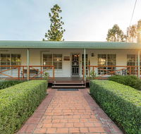Birds 'n' Bloom Cottages