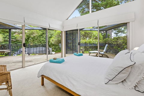 BIRDSONG - MORNINGTON - Sunshine Coast Guide 3