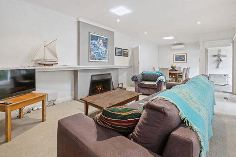 BIRDSONG - MORNINGTON - Sunshine Coast Guide 2