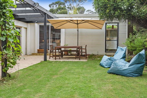 BIRDSONG - MORNINGTON - Sunshine Coast Guide 1