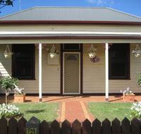 Bloomsbury Cottage - Sunshine Coast Guide