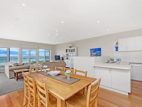 Blue Vista - Sunshine Coast Guide 0