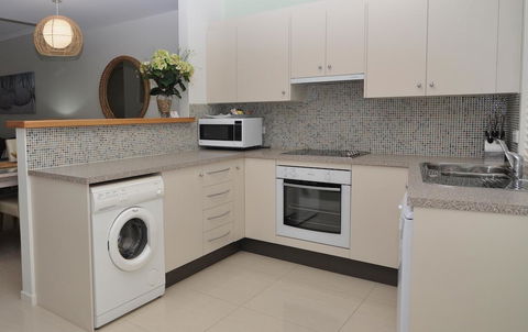 Bluedock Apartments - Sunshine Coast Guide 2